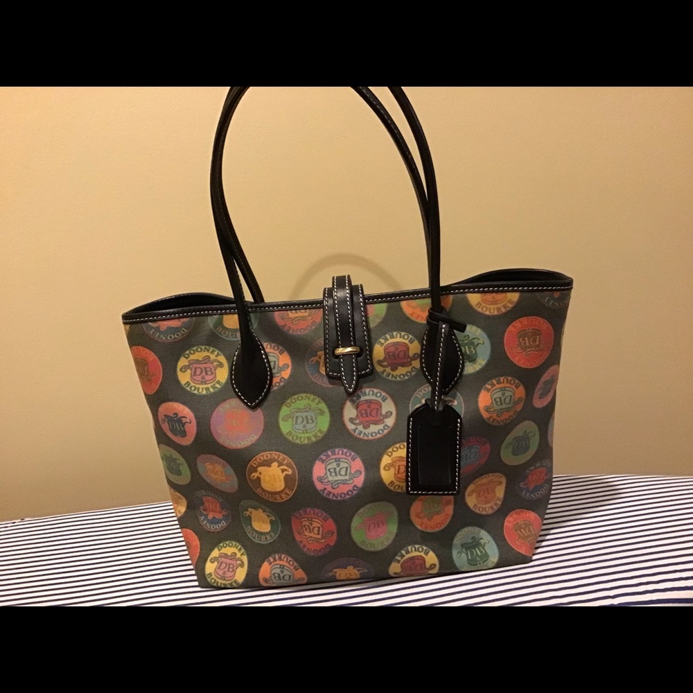 Dooney & Bourke Black Tote Bag with Structured Design